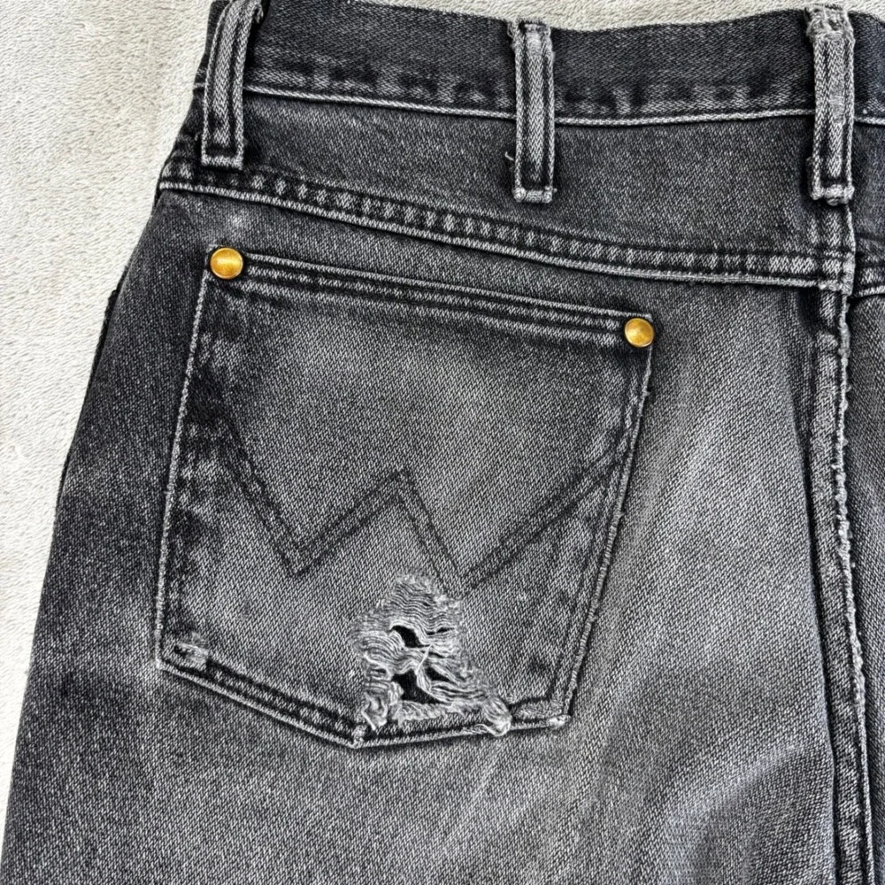 Wrangler 936WBK Jeans Mens 33x30 Black Good Distressed Cowboy Cut Slim Fit